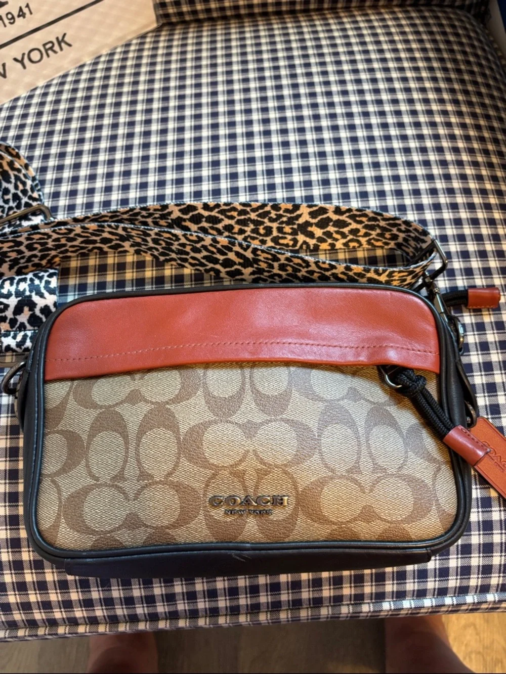 Coach Graham Signature Canvas Crossbody Bag in Tan & Brown - Picture 2 of 13